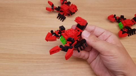 Micro LEGO brick transformer mech - Red Scorpion (Ver.2 for combining)
 1 - transformation,transformer,LEGO transformer