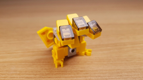 Micro sized 3-heads dragon (similar with Ghidora)
 1 - transformation,transformer,LEGO transformer