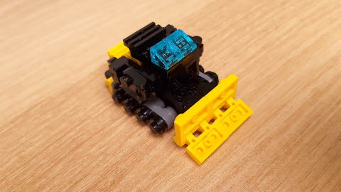 Bulldozer Transformer mech (similar with ‎Bonecrusher/Devastator)
 2 - transformation,transformer,LEGO transformer